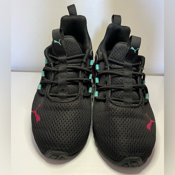 Girls Black Puma Axelion sneakers - Picture 2 of 4